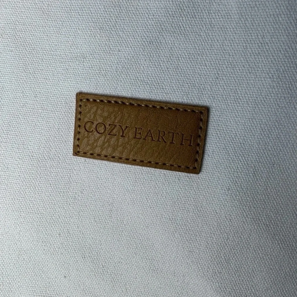 Cozy Earth NWT Cream Canvas Tote Bag Faux Leather Straps Stud Detail Medium - Picture 7 of 10
